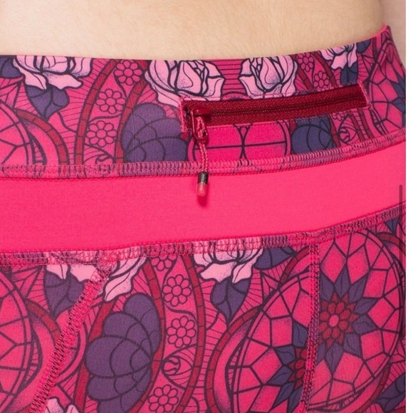 Lululemon x Soulcycle Inspire Crop
II Pink Patter Skull Logo 4 - Picture 6 of 10